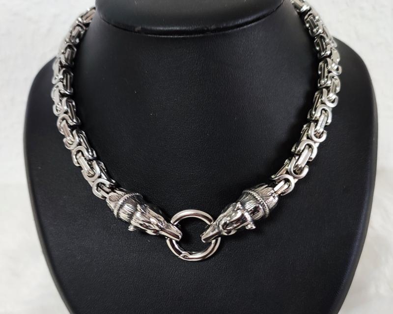 King's chain with realistic wolf heads